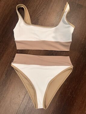 LainSnow tan and white 2 piece